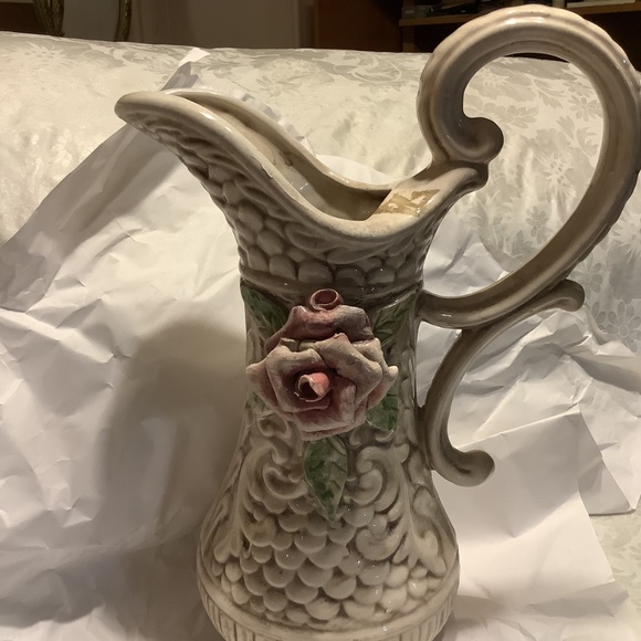 Vintage ornate Italian Capodimonte style Rose sculpted pitcher vase 14” high - Picture 10 of 13